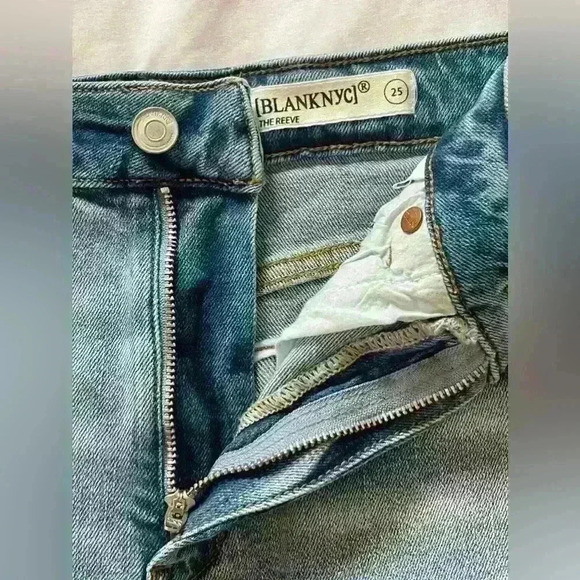 Blank NYC The Reeve High-Rise Ribcage Distressed Jean Short Women's 25 NWT - Picture 7 of 14